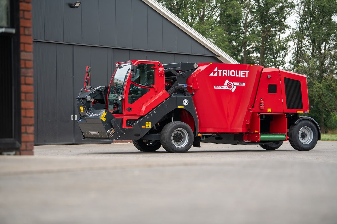This-compact-second-hand-self-propelled-diet-feeder-is-for-sale