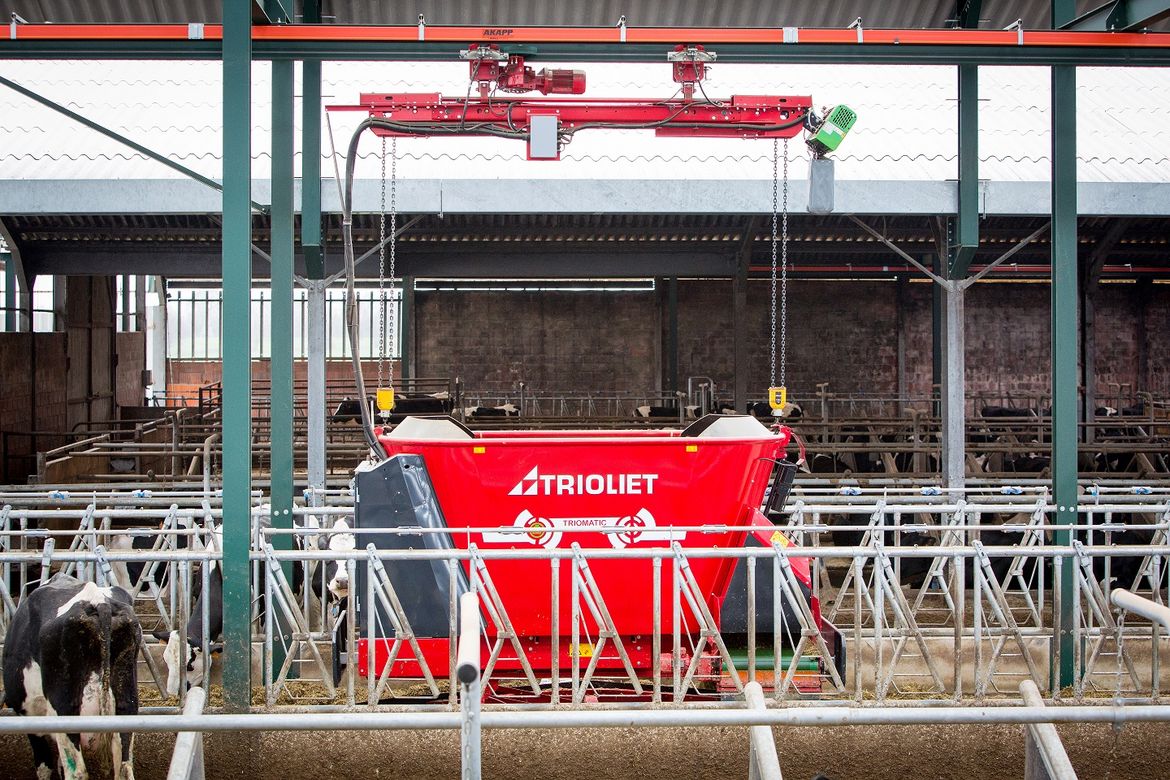 This-feeding-robot-can-be-used-as-a-fully-automated-feeding-system.
