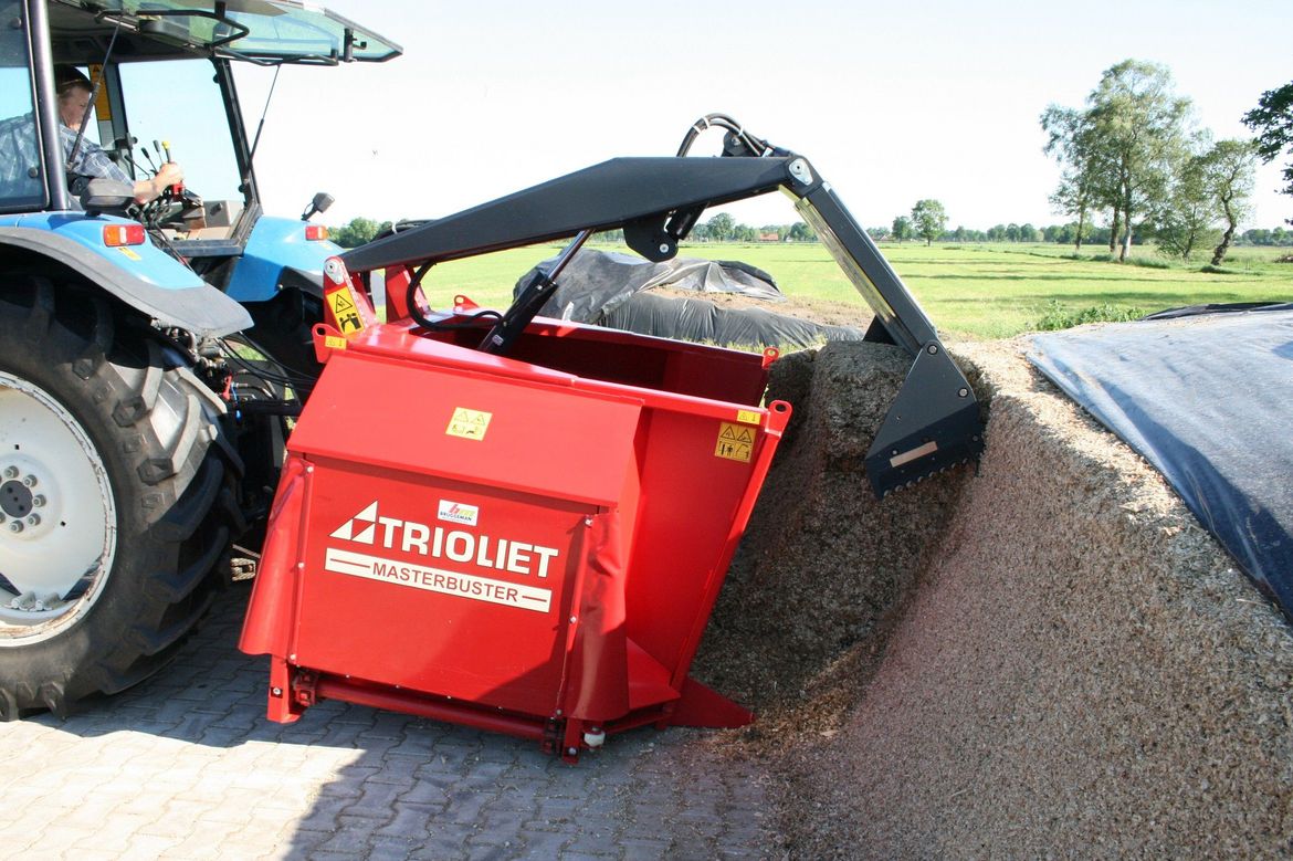 This-self-loading-feeder-is-a-compact-machine-that-can-be-manoeuvred-with-ease-at-dairy-farms