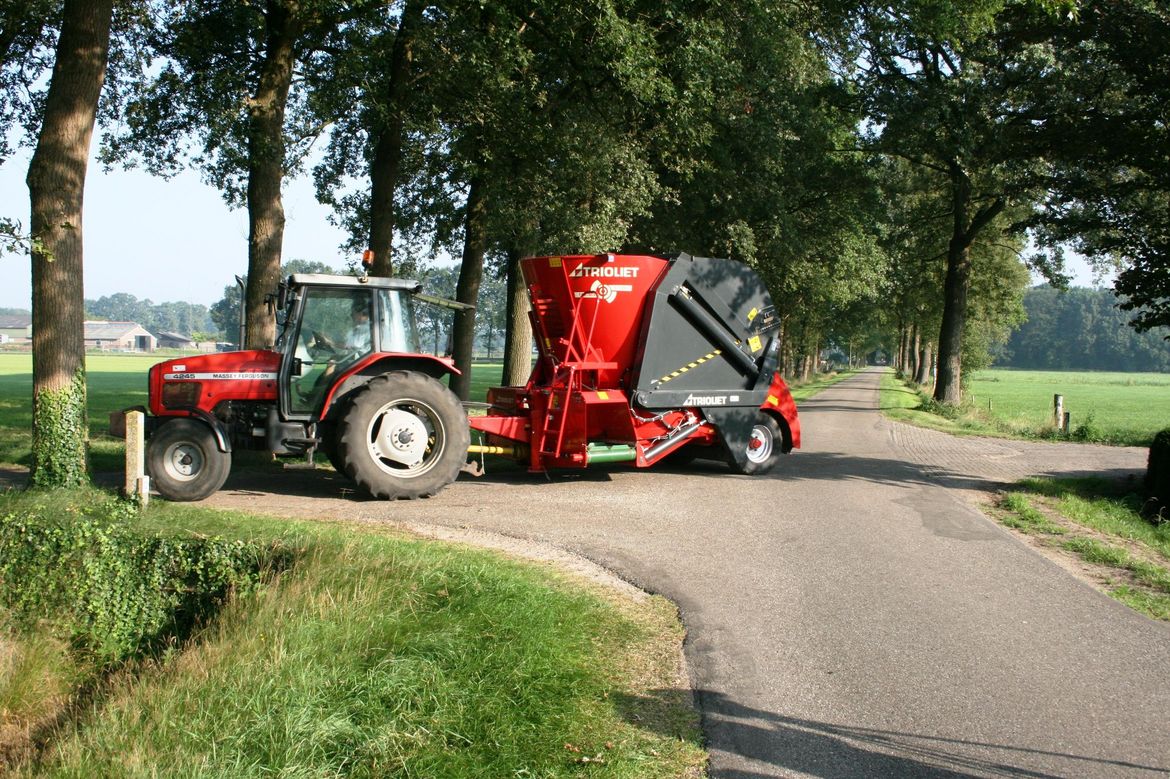 The-best-self-loading-mixer-wagon-with-an-excellent-view-to-the-rear-from-the-tractor