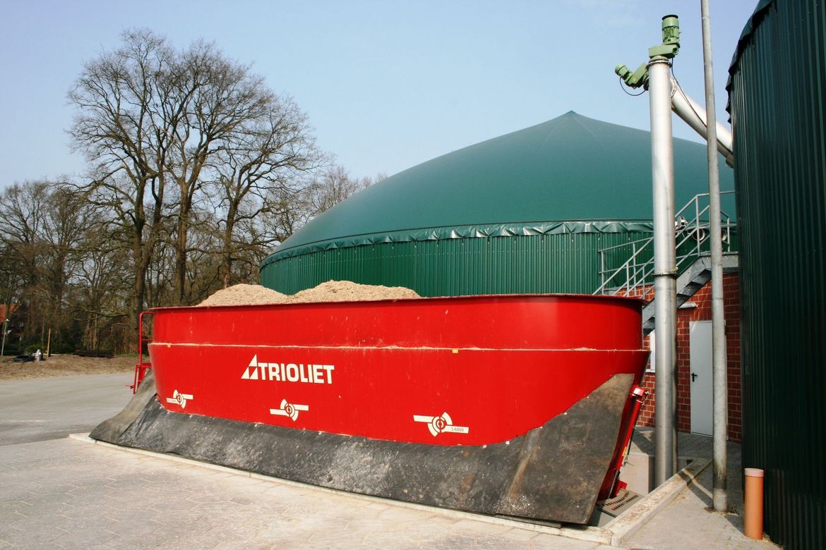 A-Solomix-stationary-diet-feeder-for-biogas-is-agricultural-climate-neutral-production