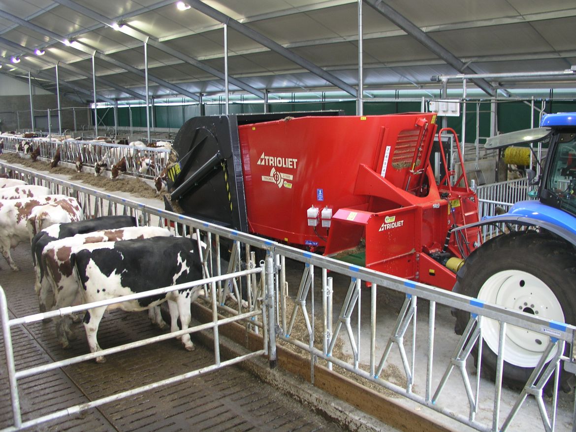 Large-selfloader-is-suitable-for-dairy-and-beef-farmers