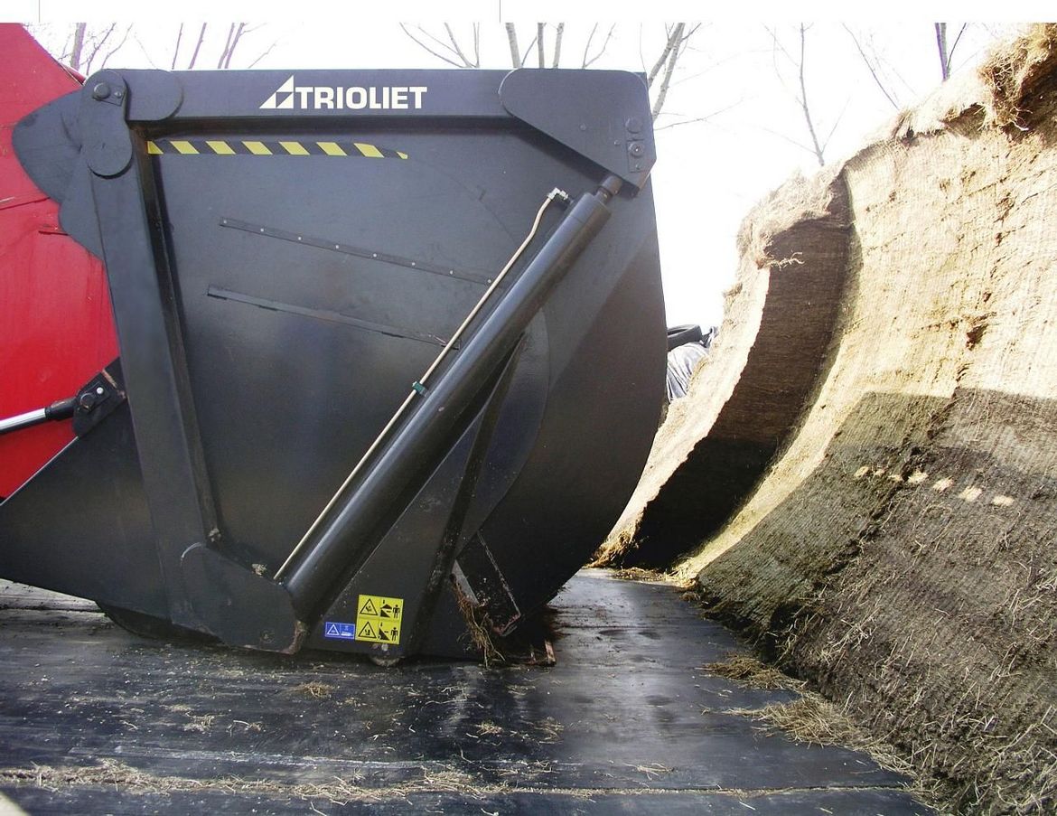 Self-loading-feed-mixer-for-sale-as-agricultural-machine