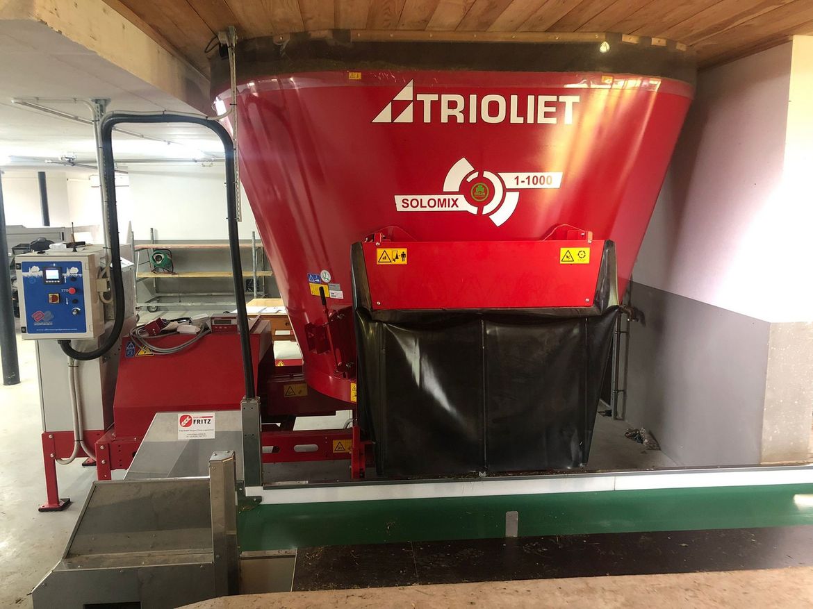 Explore-this-small-stationary-feed-mixer-for-livestock-feeding