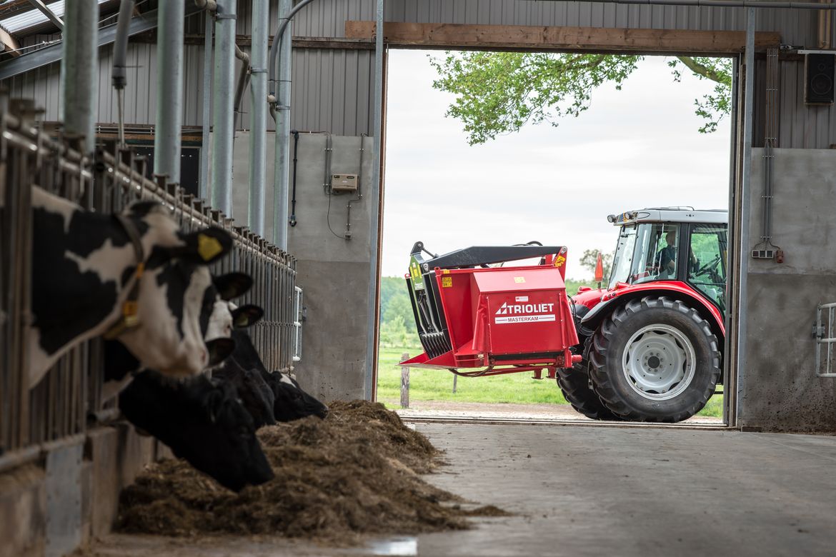 This-Masterbuster-leavs-a-smooth-silage-face-after-cutting