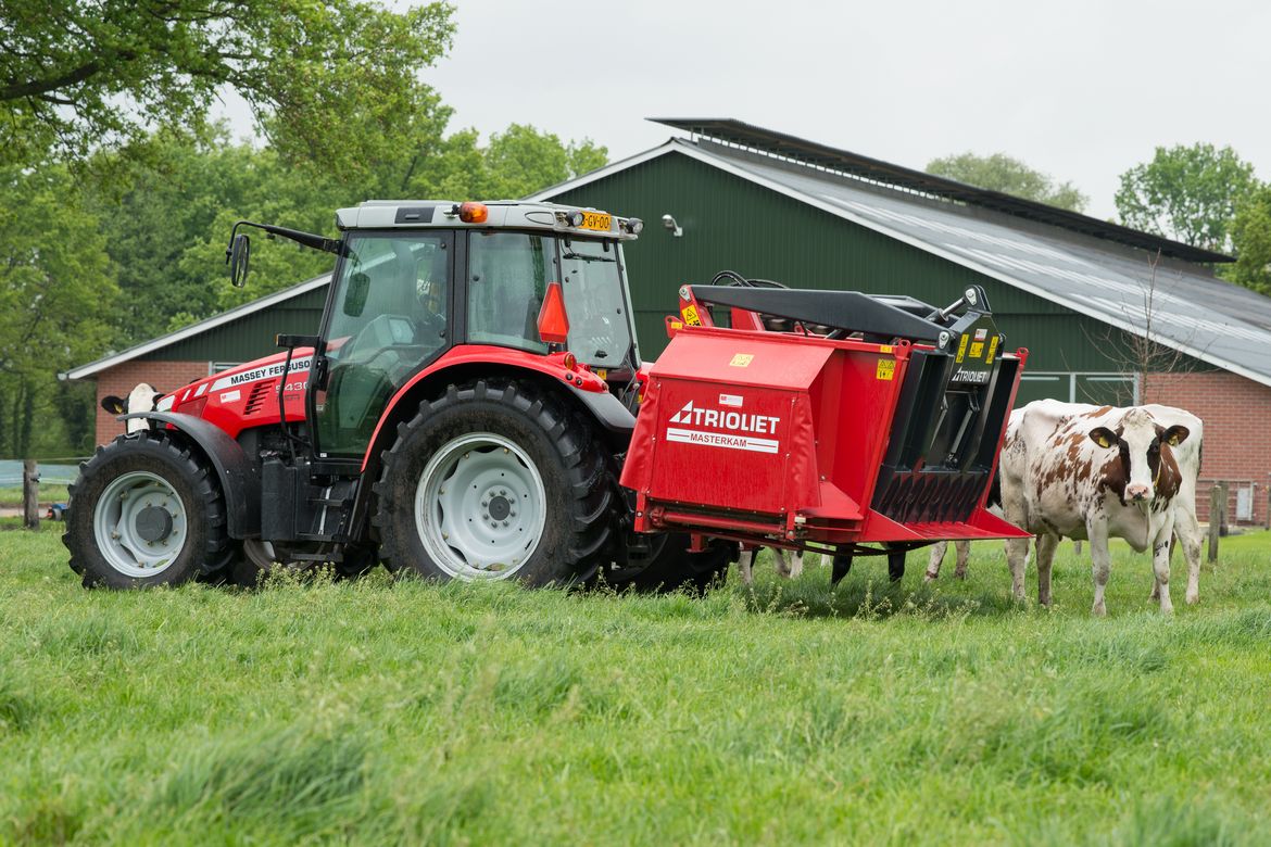 The-Masterkam-is-a-self-loading-feeder-with-an-L-shaped-cutting-grab