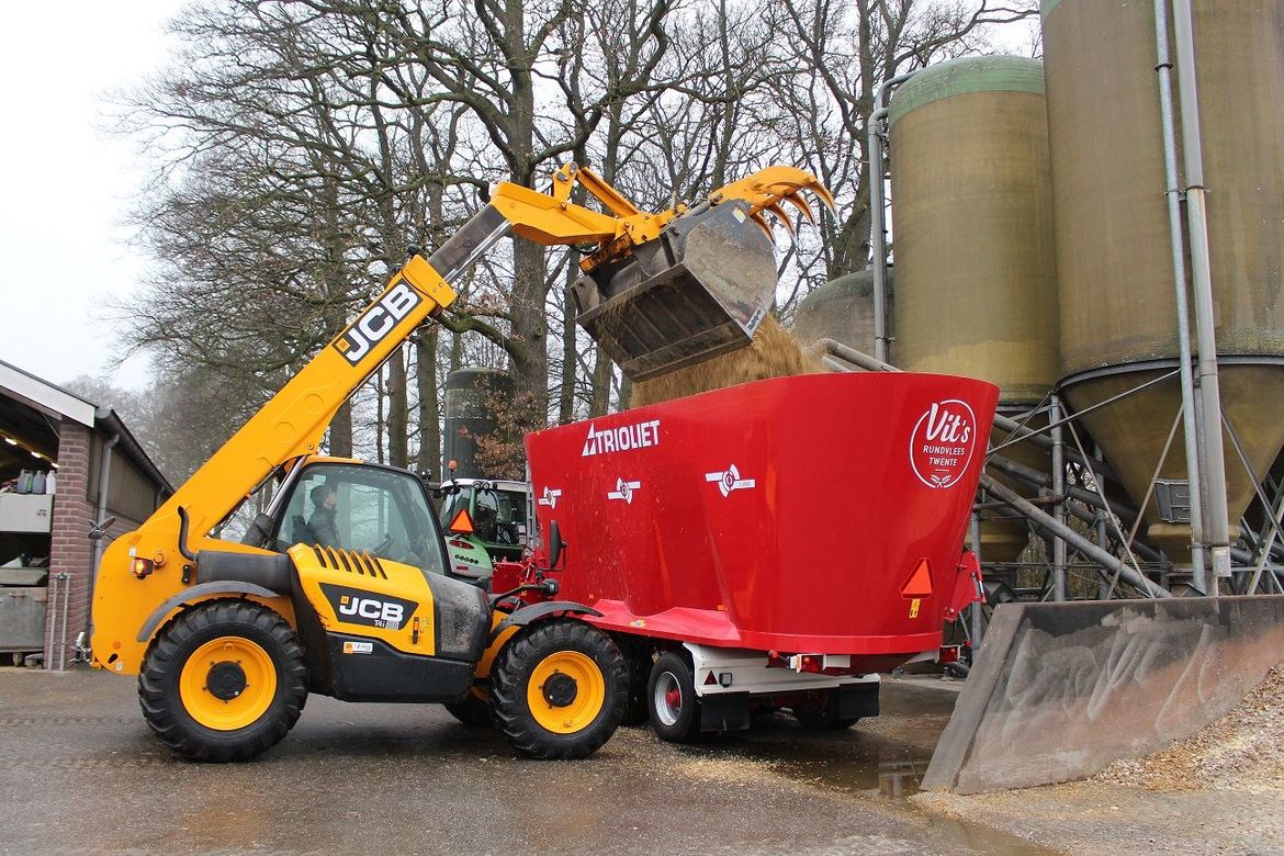 You-will-find-a-feed-management-system-in-agricultural-machinery