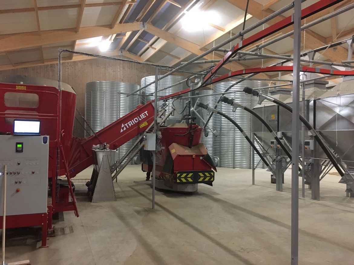 Robotic-feeding-is-useful-for-farms-who-want-to-feed-their-livestock