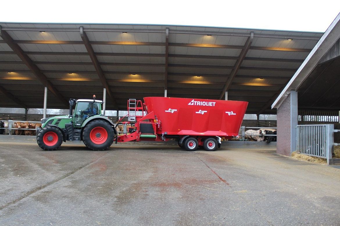 A-modern-dairy-farmer-needs-a-TFM-Dairy-Tracker-feed-management-system
