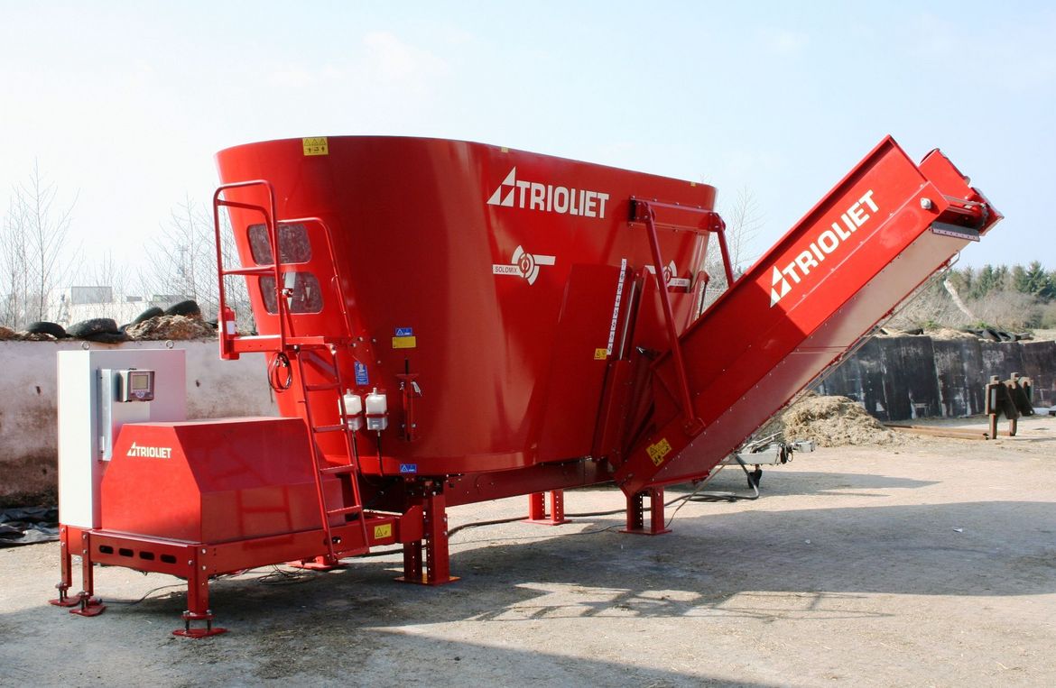 Explore-this-stationary-TMR-mixers-for-cattle-feeding