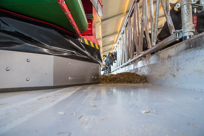 This-Triomatic-feeding-robot-is-an-automatic-feeding-system-to-feed-cattle