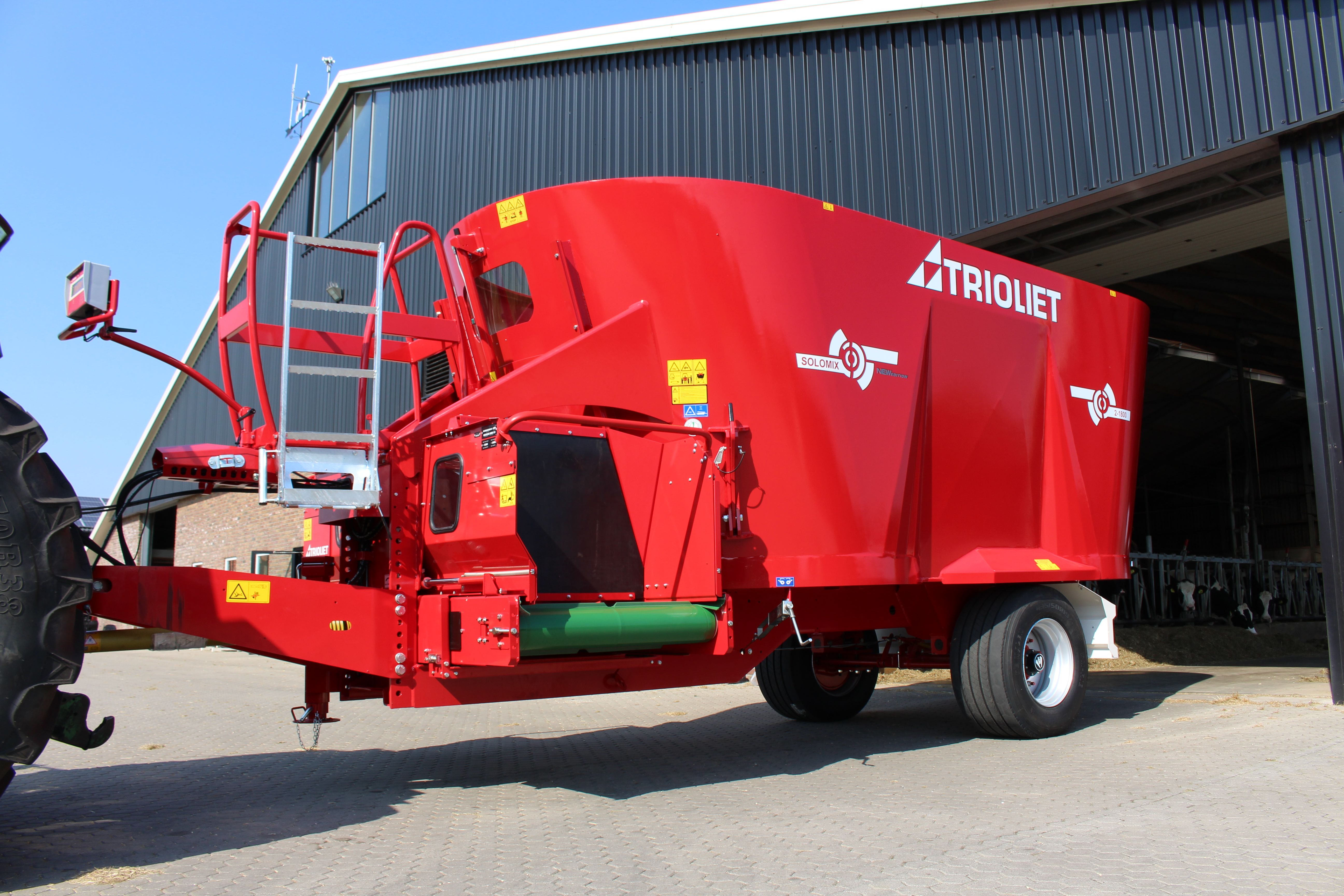 A-diary-farmer-is-buying-Trioliet-feeding-equipment