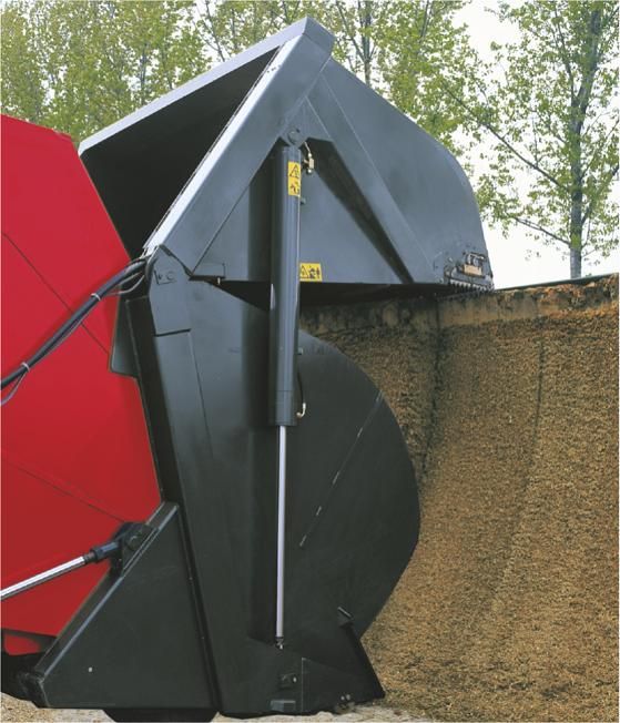 Small-selfloader-with-a-moving-cutting-knife-for-dairy-farmers